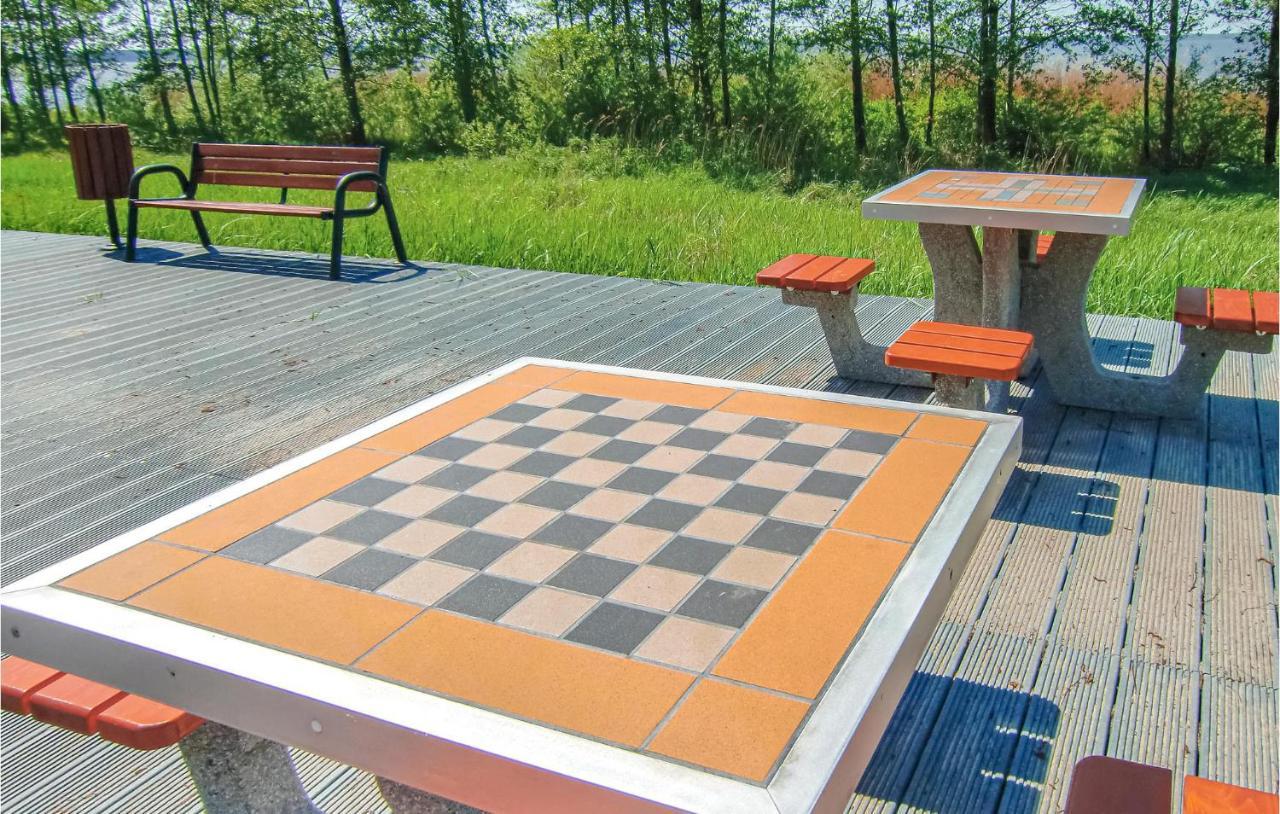 Cozy Apartment In Nowe Warpno With Wifi Екстериор снимка